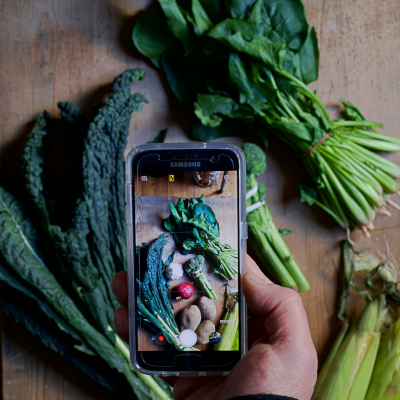 Gemüse aus der Region wird für Instagram fotografiert